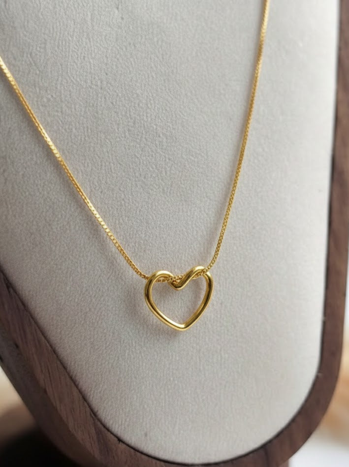 The Amora Knot