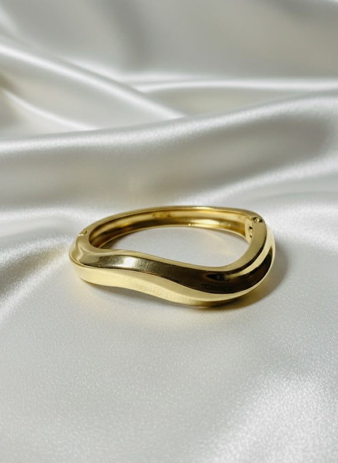 The Aurora Bangle