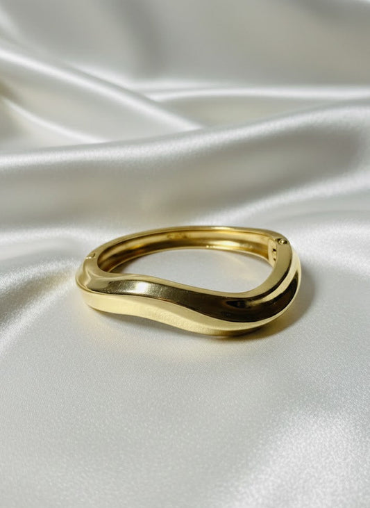 The Aurora Bangle