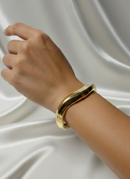 The Aurora Bangle