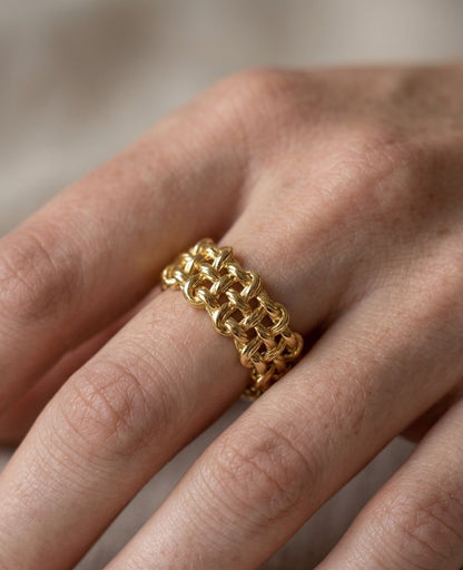 TIMELESS KNOT RING