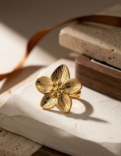 GOLDEN DAISY RING